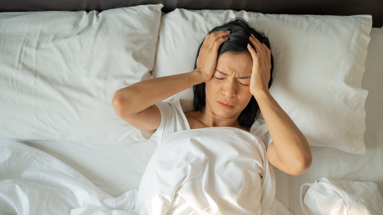 woman with headache bad sleep quality